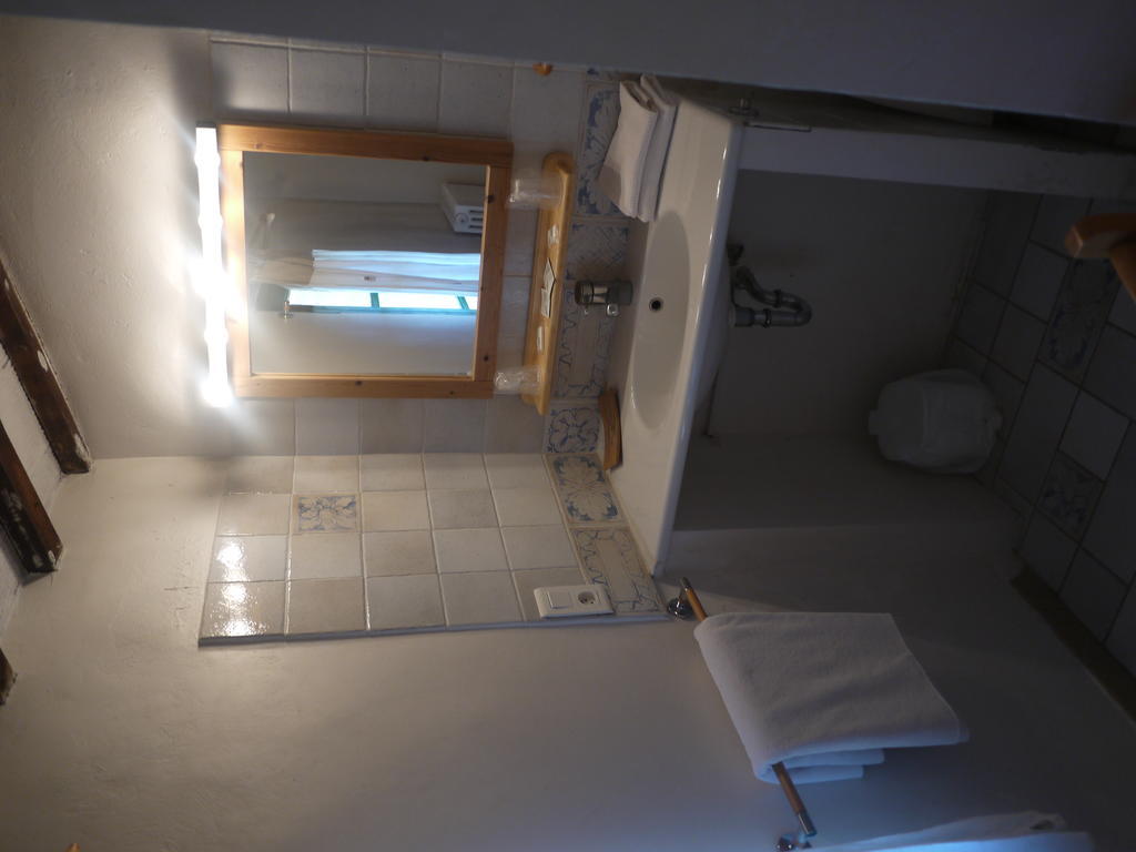 Auberge Des Seguins Buoux Cameră foto