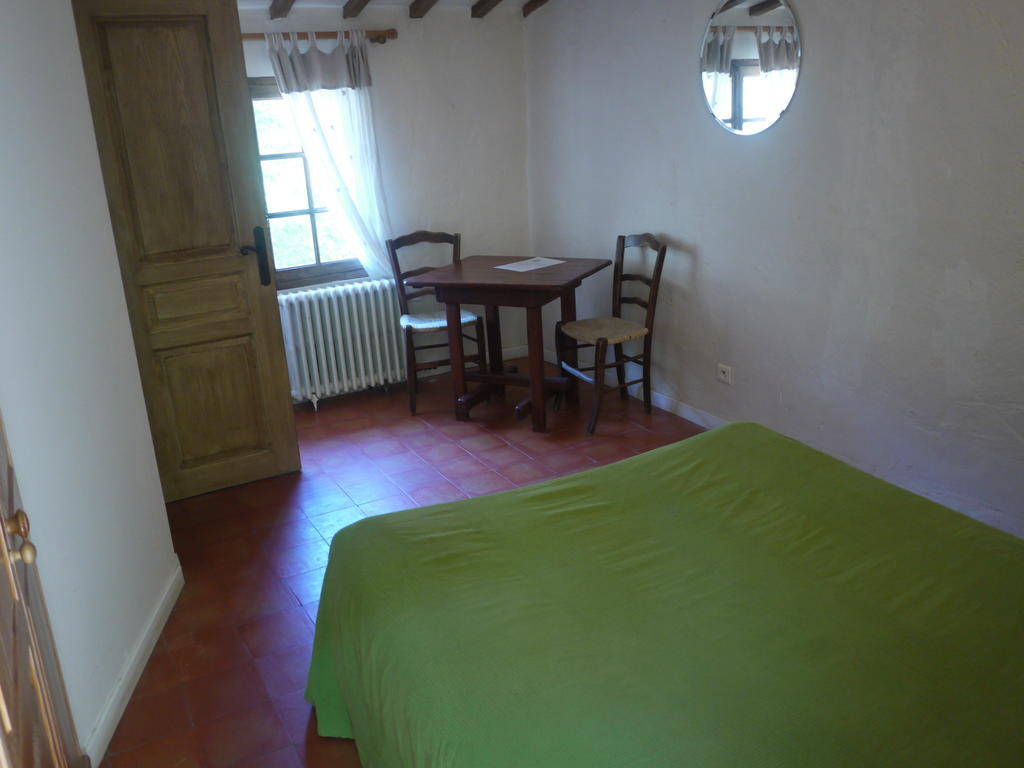 Auberge Des Seguins Buoux Cameră foto