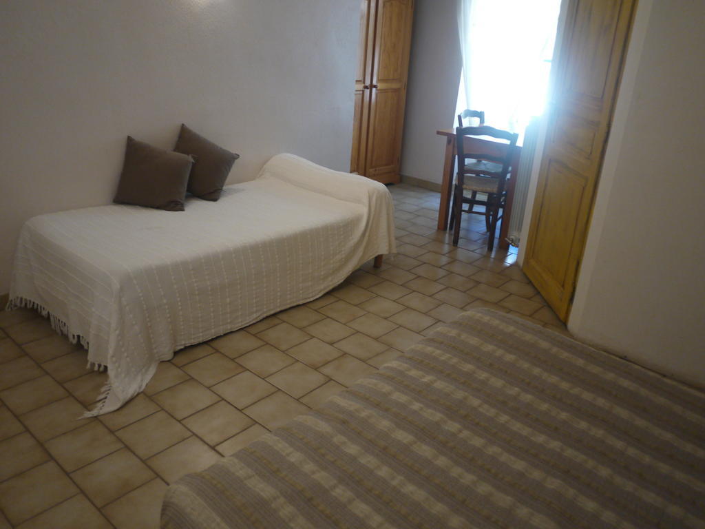 Auberge Des Seguins Buoux Cameră foto