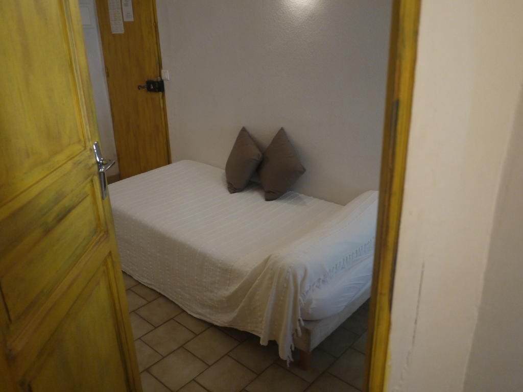 Auberge Des Seguins Buoux Cameră foto