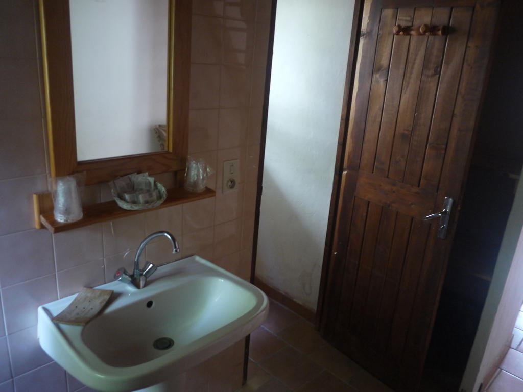 Auberge Des Seguins Buoux Cameră foto