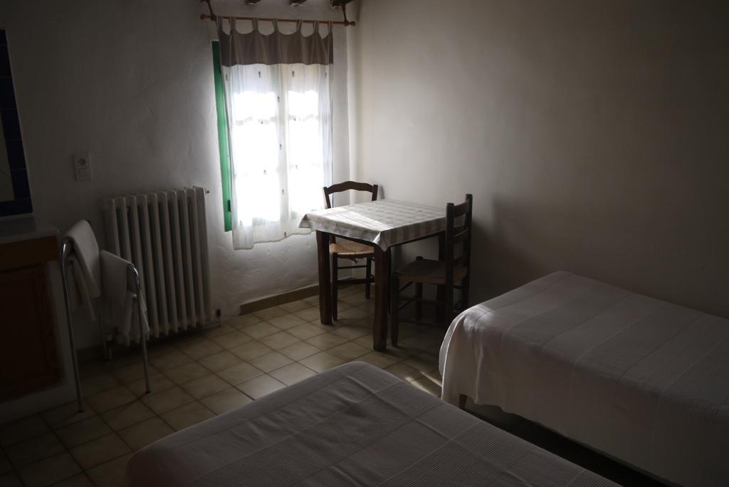 Auberge Des Seguins Buoux Cameră foto