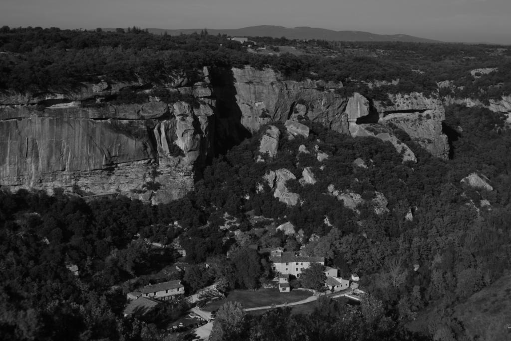 Auberge Des Seguins Buoux Exterior foto