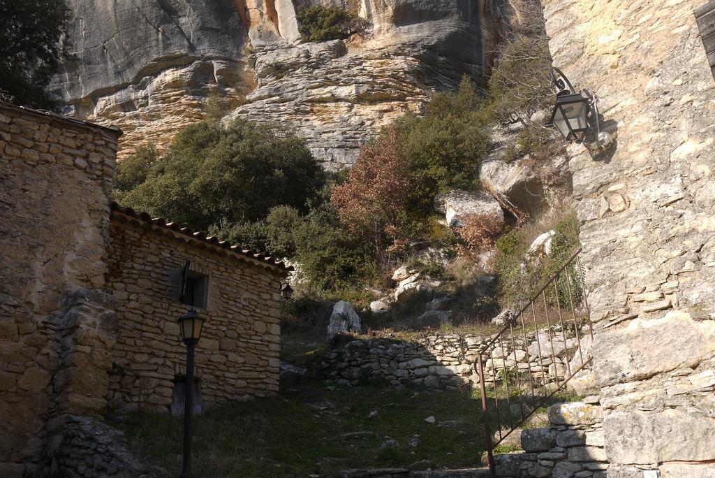 Auberge Des Seguins Buoux Exterior foto