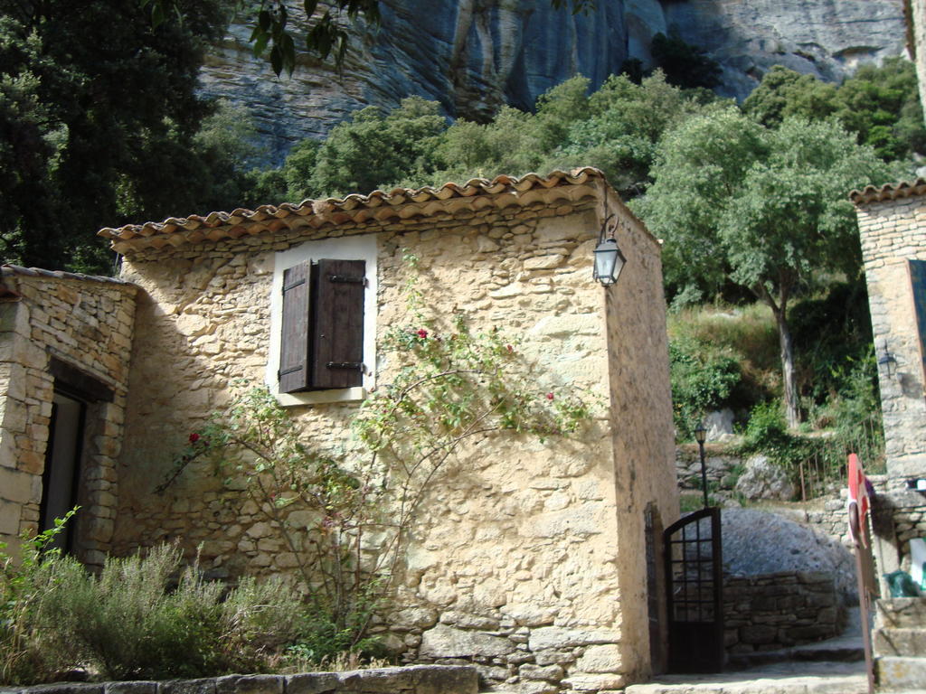 Auberge Des Seguins Buoux Exterior foto