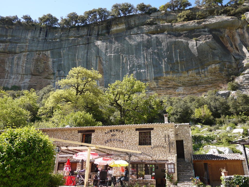 Auberge Des Seguins Buoux Exterior foto