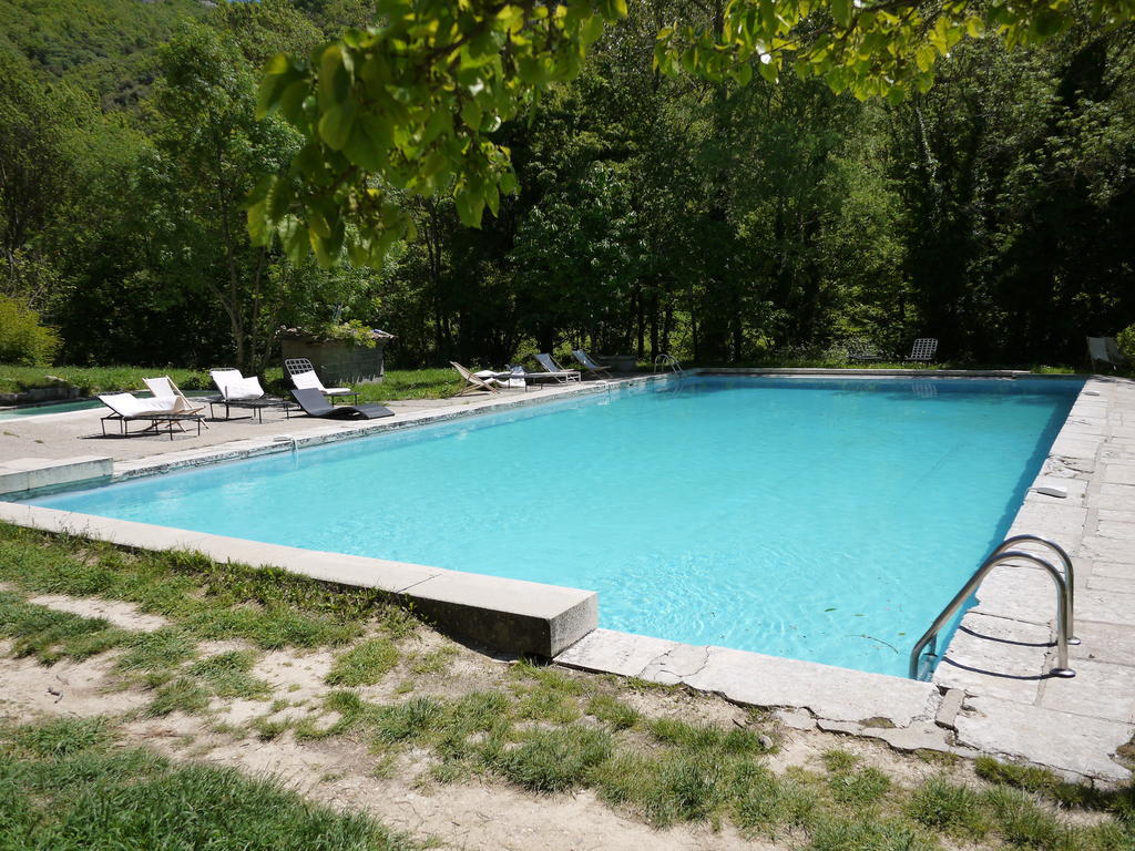 Auberge Des Seguins Buoux Exterior foto