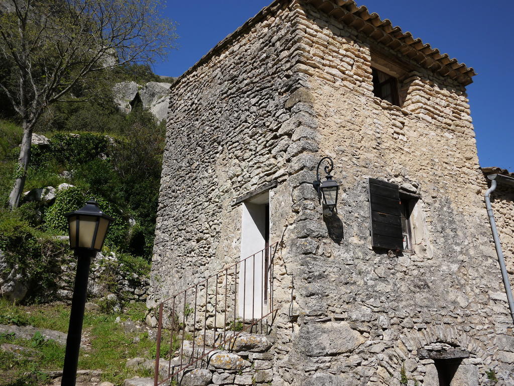 Auberge Des Seguins Buoux Exterior foto