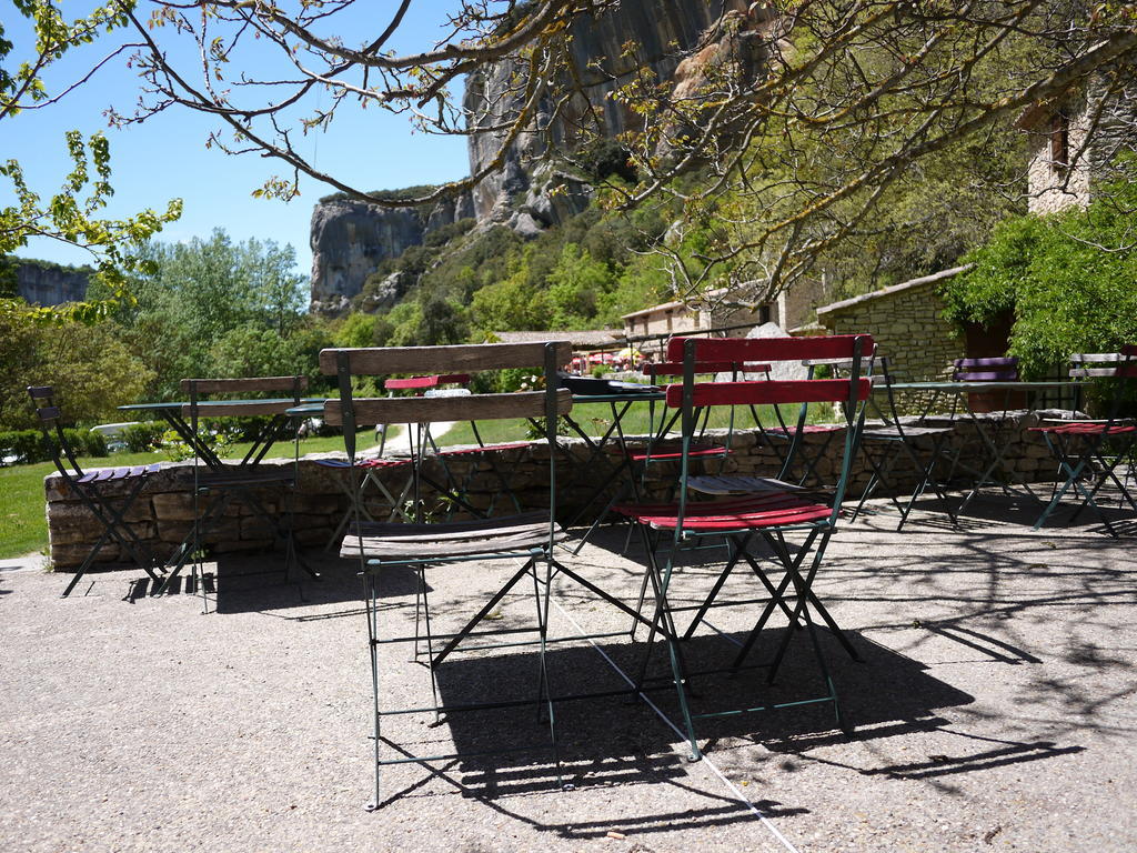 Auberge Des Seguins Buoux Exterior foto